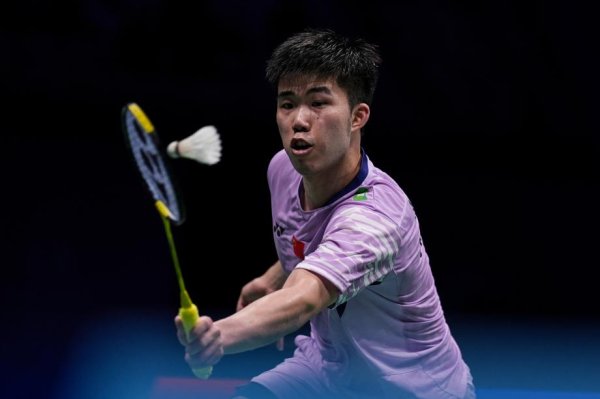 中国羽毛球群众赛 翁泓阳治服林俊易获取男单冠军