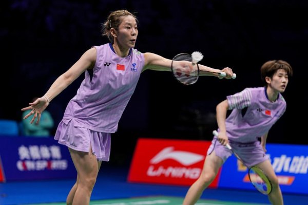 中国羽毛球大众赛 中国组合贾一凡/张殊贤赢得冠军