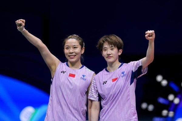 贾一凡/张殊贤2-0横扫 置身中国羽毛球群众赛女双决赛