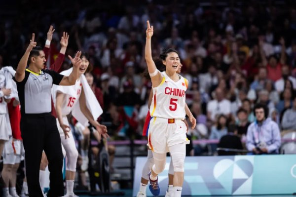 乐鱼体育官网 中国女篮大胜波多黎各 李梦18+5+7王思雨13分